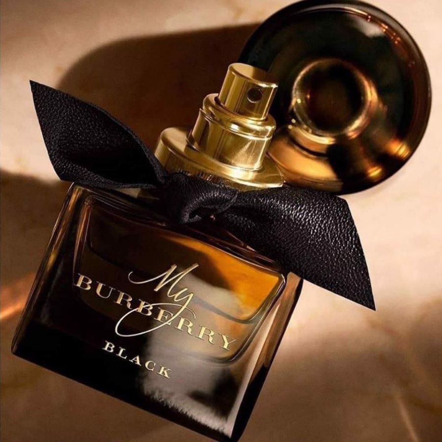 Mùi hương My Burberry Black Parfum là sự ngọt ngào, bí ẩn chứa đựng trong nét trẻ trung