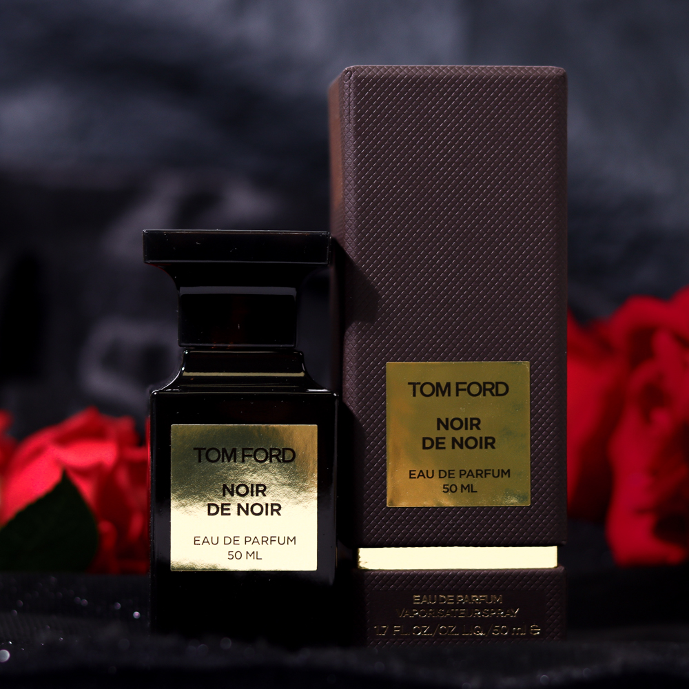 Nước hoa Tom Ford Noir de Noir có mùi hương quyến rũ, như một viên ngọc sáng giữa bầu trời đêm
