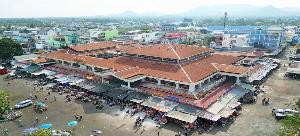 Ghé chợ  là cách dễ dàng để thấy một An Giang gần gũi hơn sau những buổi tham quan