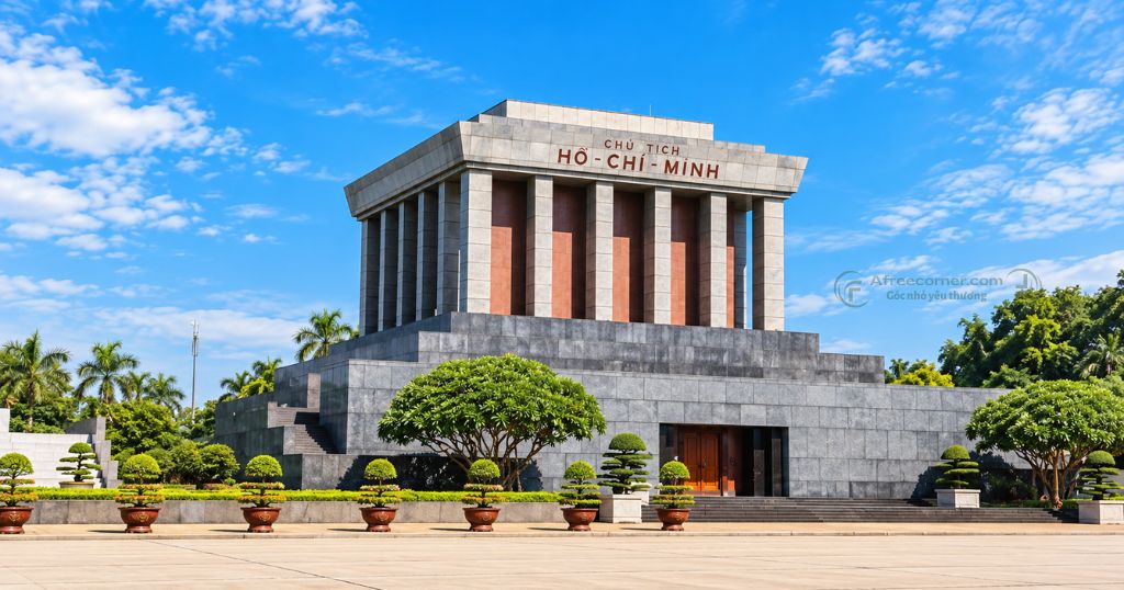 Lăng Chủ tịch là một trong những địa điểm tham quan du lịch Hà Nội có ý nghĩa lịch sử đặc biệt